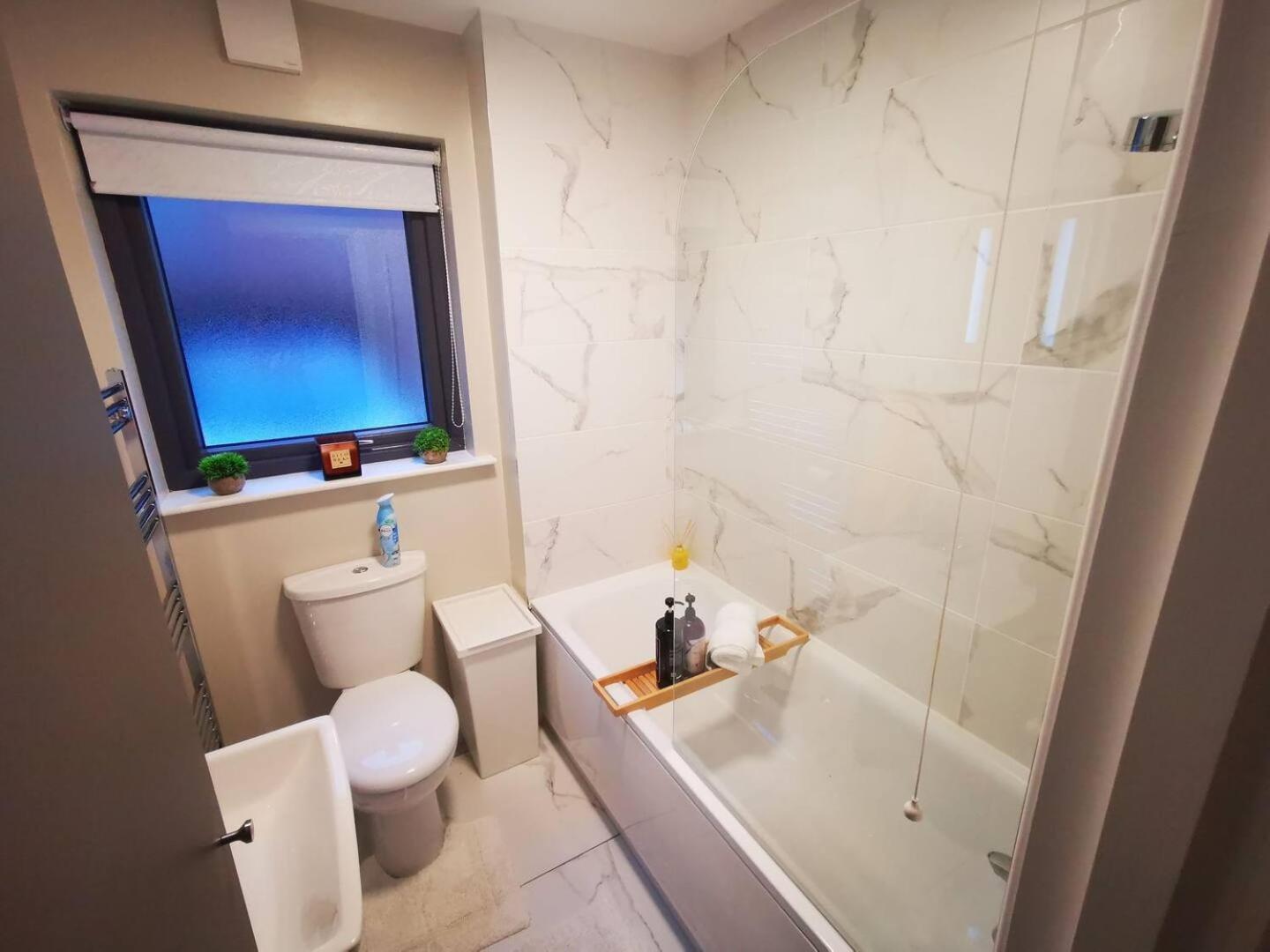 Belfast Central 2 Bedroom Luxurious Modern Stay Екстер'єр фото