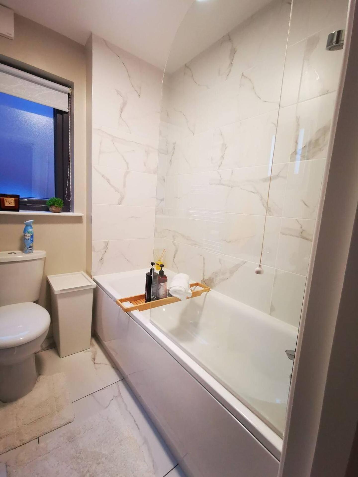 Belfast Central 2 Bedroom Luxurious Modern Stay Екстер'єр фото