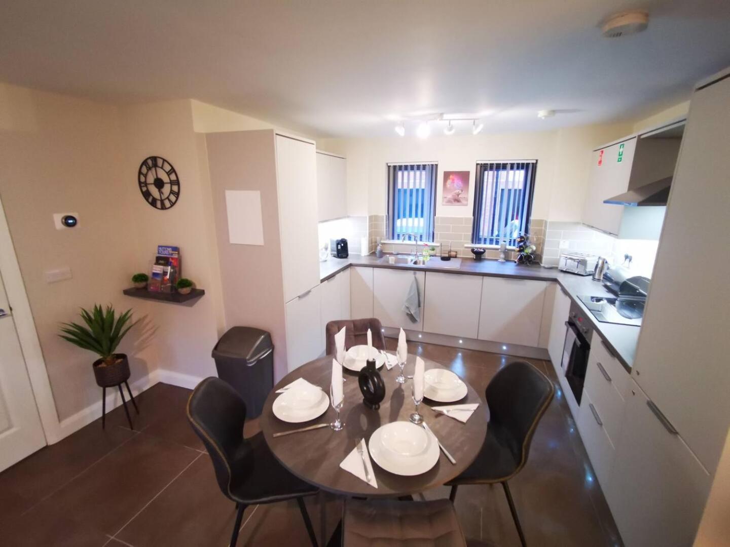 Belfast Central 2 Bedroom Luxurious Modern Stay Екстер'єр фото